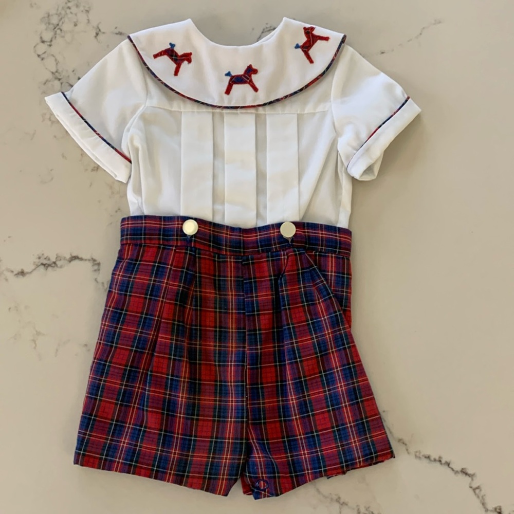 2 piece boy’s outfit. Size 12 month